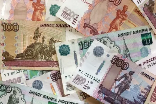 Розвідка: тиск санкцій штовхає росіян до масштабного виведення заощаджень