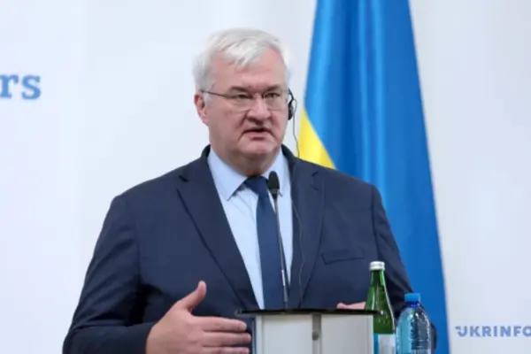 Сибіга: санкції мають ухвалюватись щоразу після удару РФ — у Києві відбувся брифінг із Сікорським